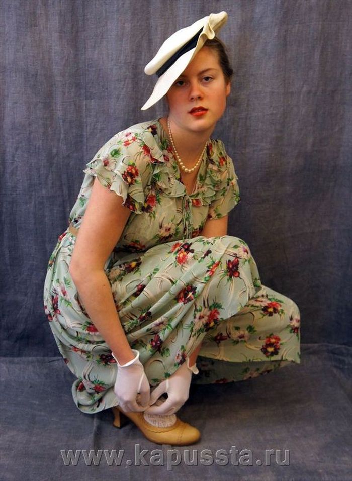 Крепдешиновое платье с летней шляпкой